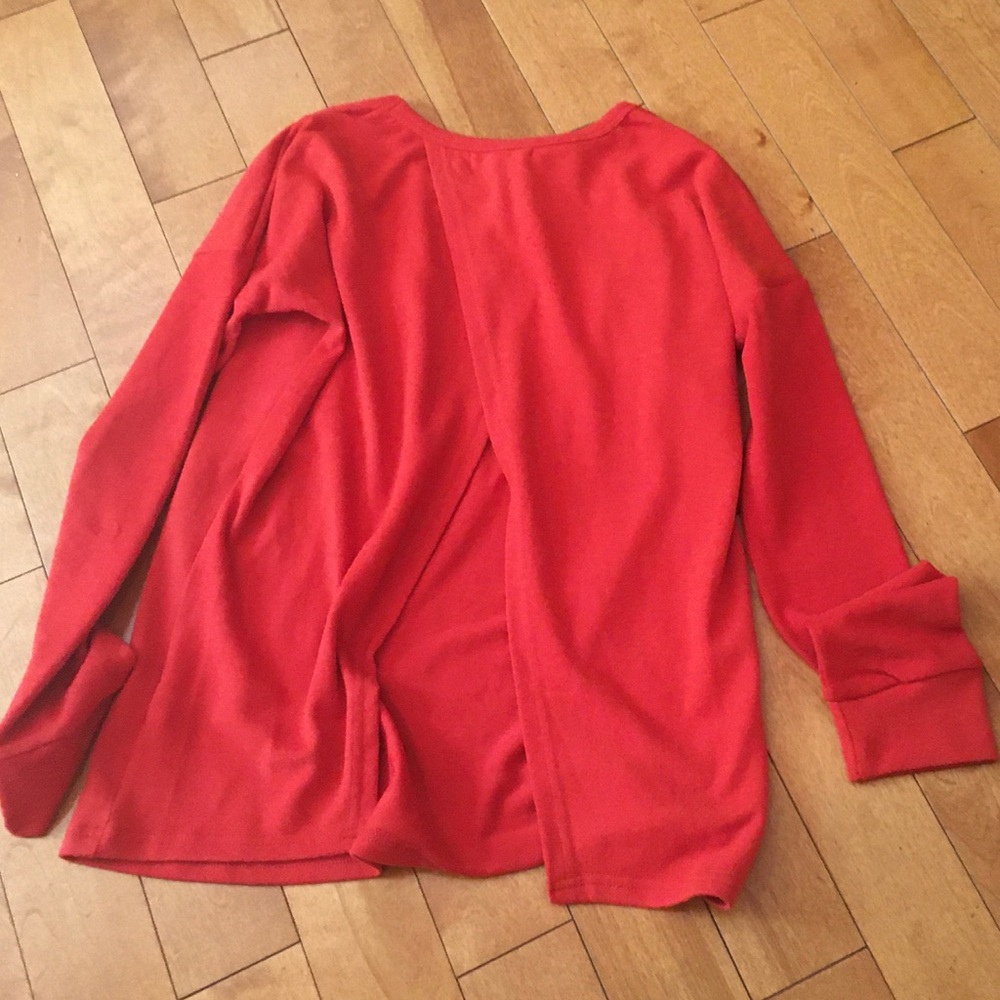 Top with Accent Pocket & Split in Back 🆕